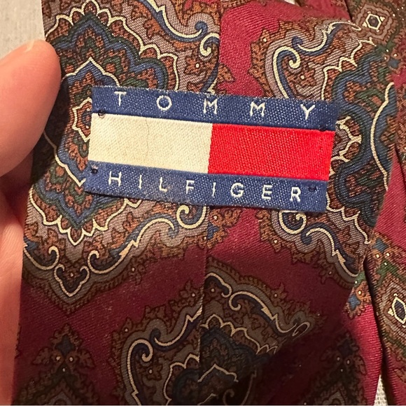 Tommy Hilfiger dark red necktie, 100% silk, multicolor, medallion pattern - Picture 3 of 7
